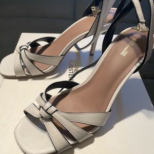 dvf cute white sandals size 6.5